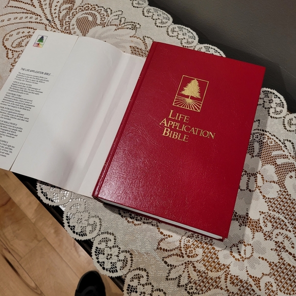 Life Application Bible NIV 1991 Red Hardback - Picture 14 of 14